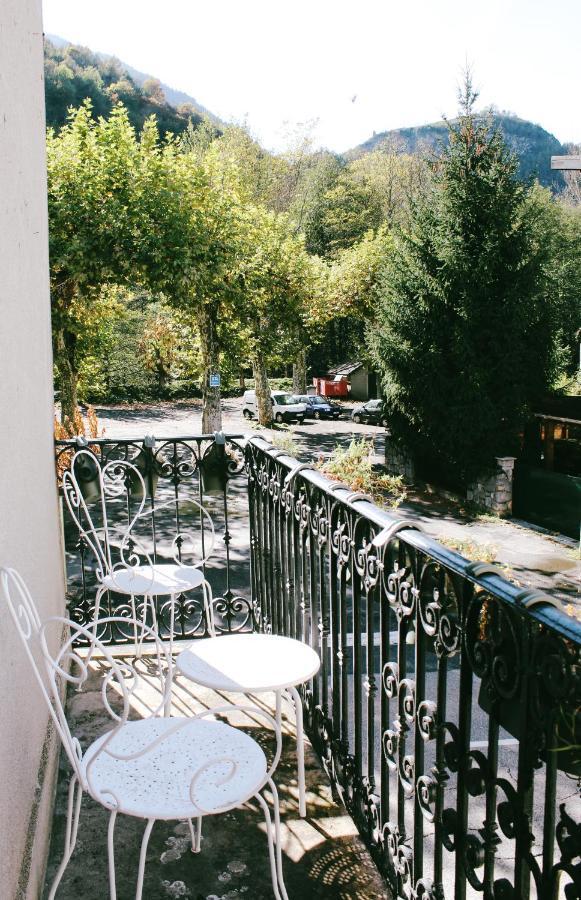 Eau Berges Hostel Val-de-Sos Bagian luar foto