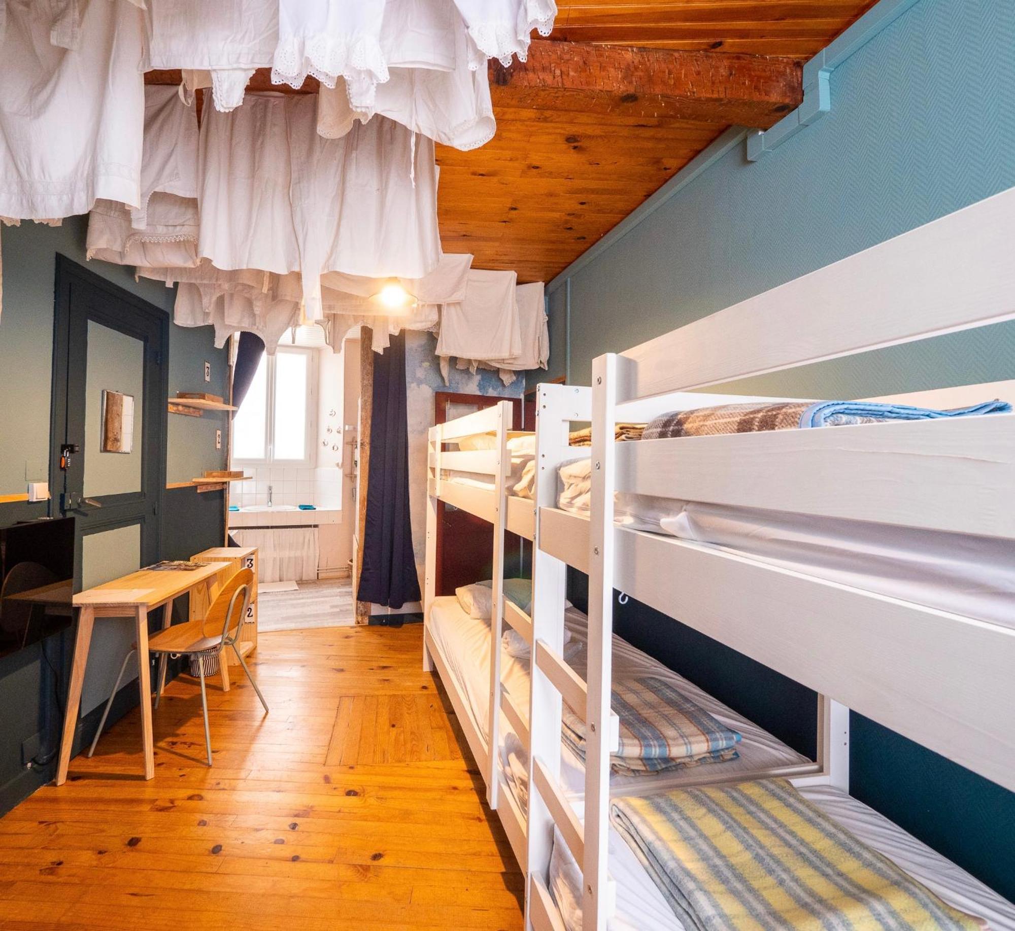 Eau Berges Hostel Val-de-Sos Bagian luar foto